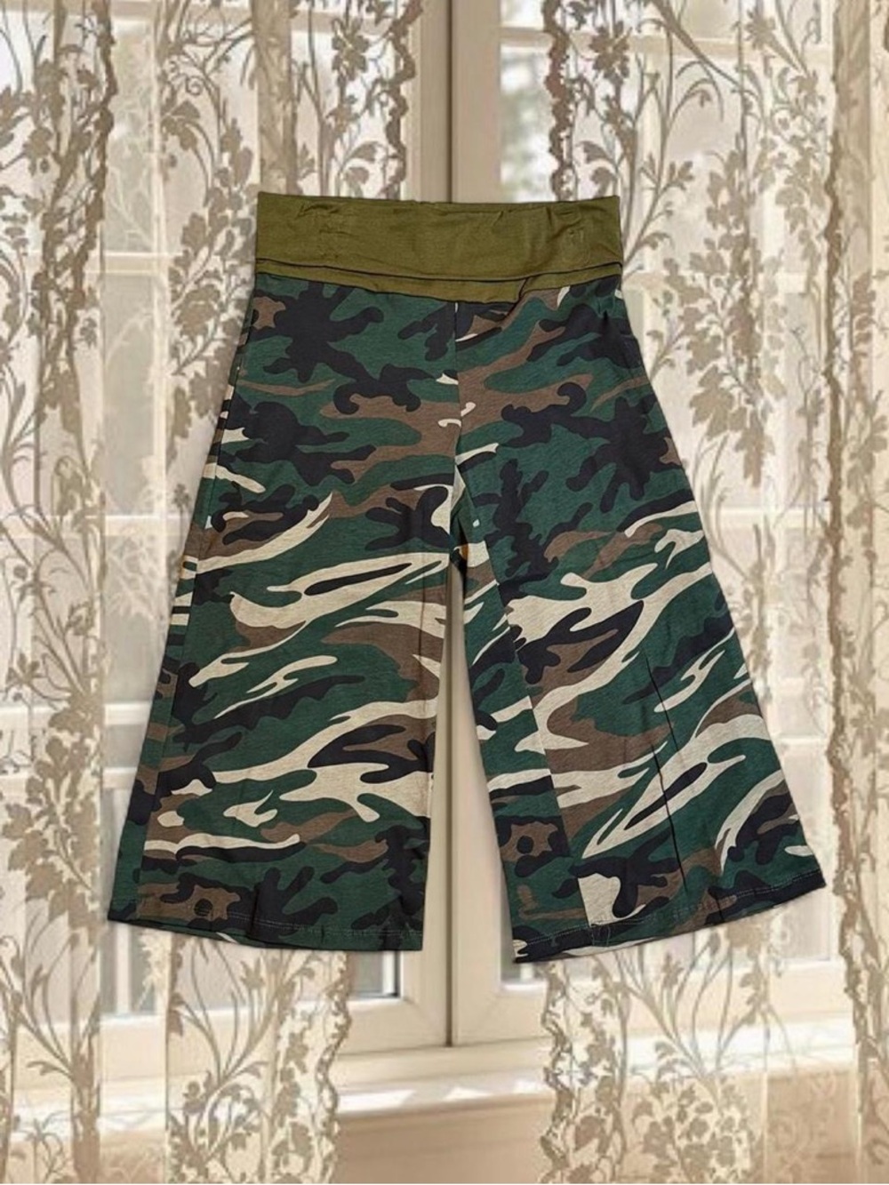 *SOLD* Vintage Y2K Deadstock Camo Print Low-rise Fold-over Guacho Capri Pants